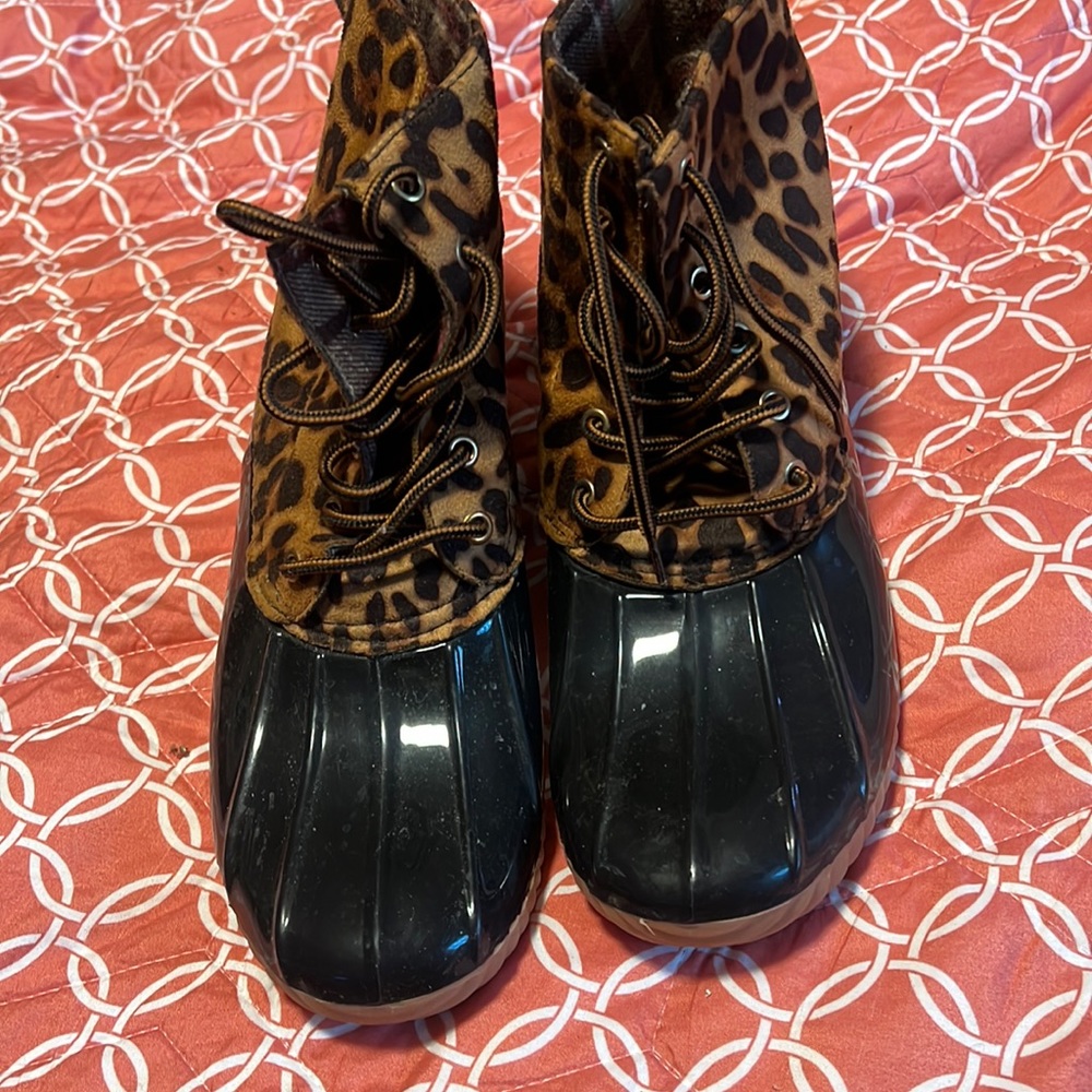 Duck style leopard and black boots barely worn